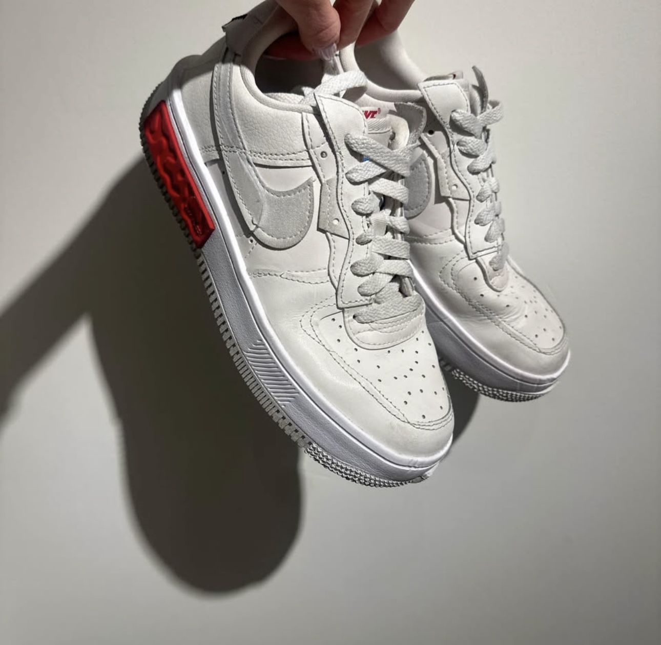 נעלי נייק לנשים Nike - נייקי יד שנייה בנמיז - Nemyz