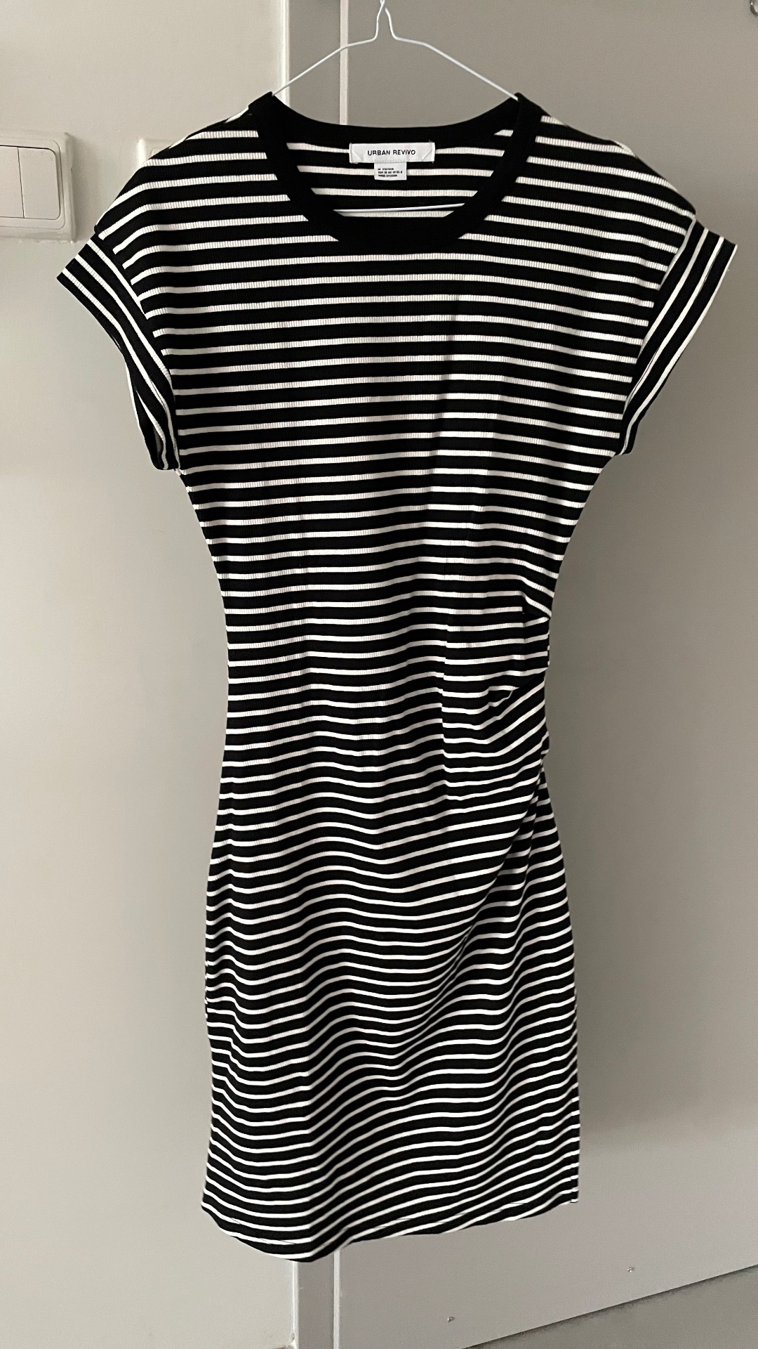 שמלת מידי פסים צמודה Asos – אסוס יד שנייה בנמיז - Nemyz