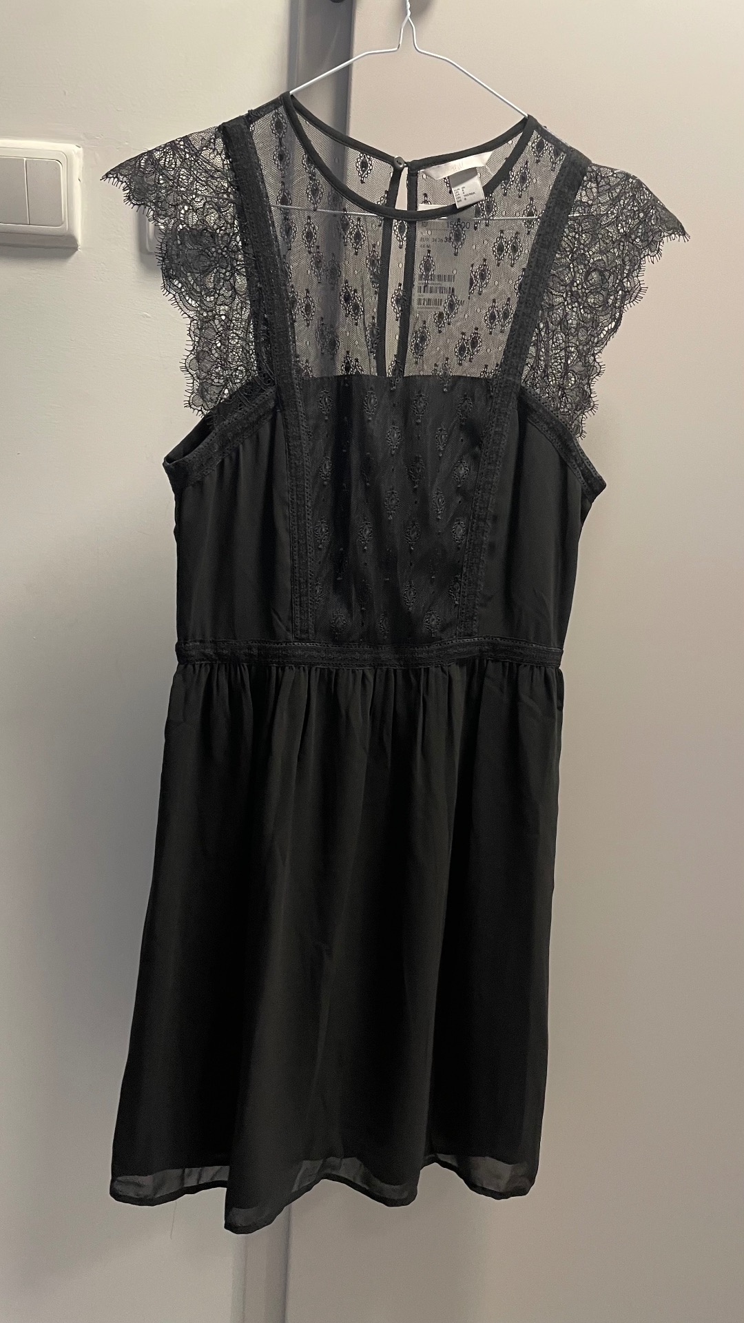 שמלה מיני עם תחרה H&M - אייץ' אנד אם יד שנייה בנמיז - Nemyz