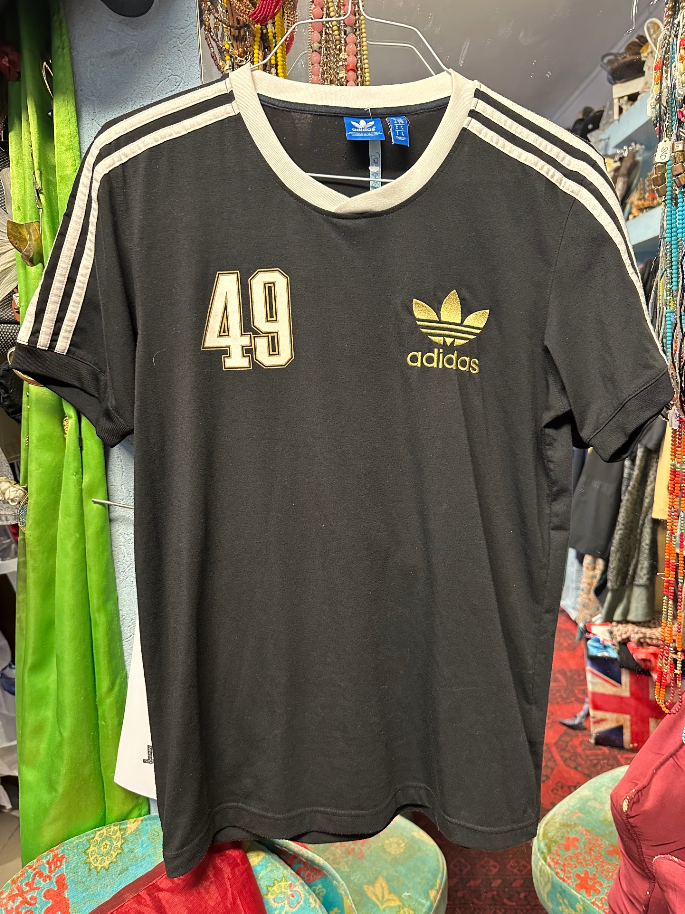 אדידס חולצה שחורה Adidas – אדידס יד שנייה בנמיז - Nemyz
