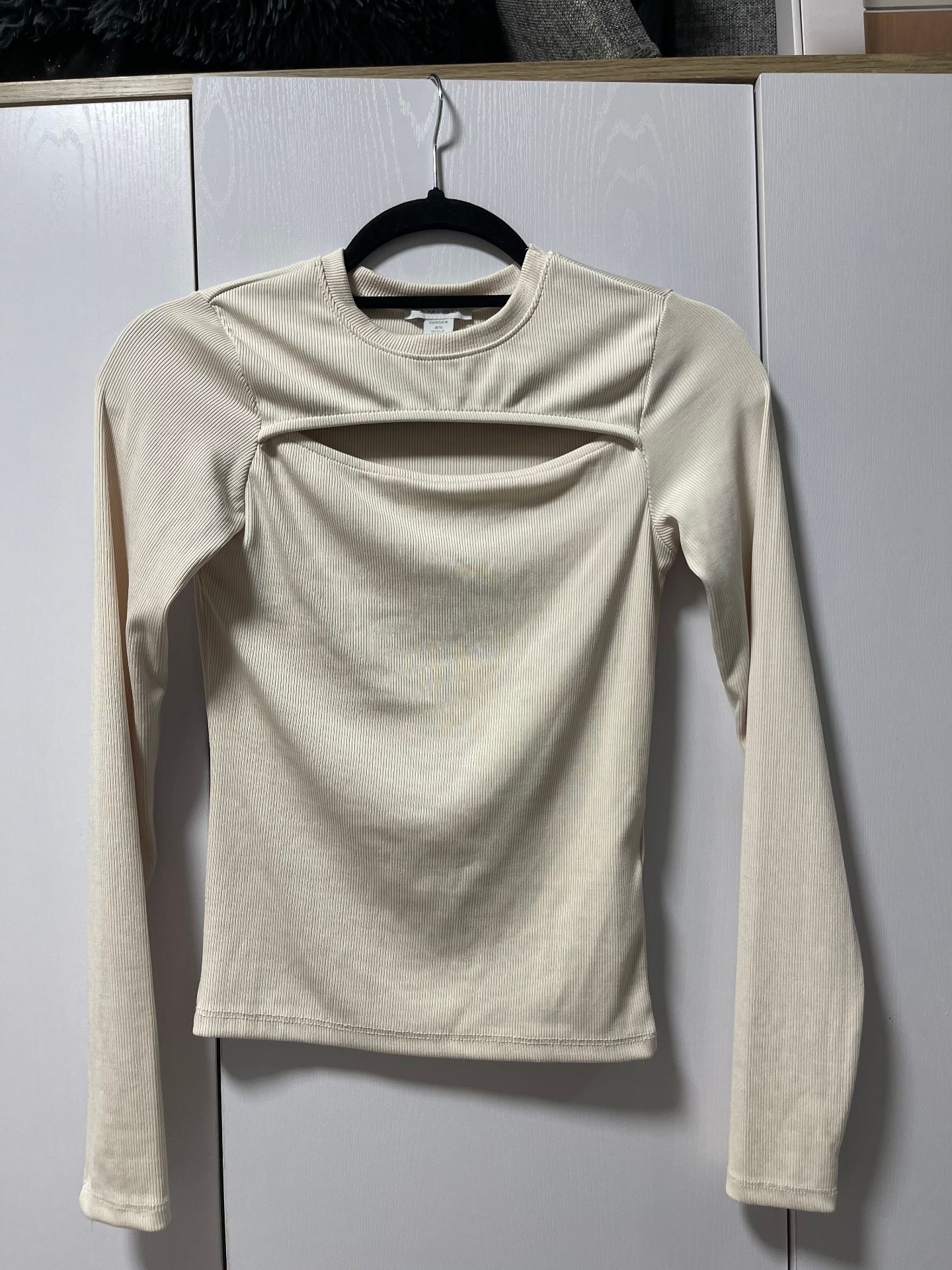 Amisu Cutout Top אחר יד שנייה בנמיז - Nemyz