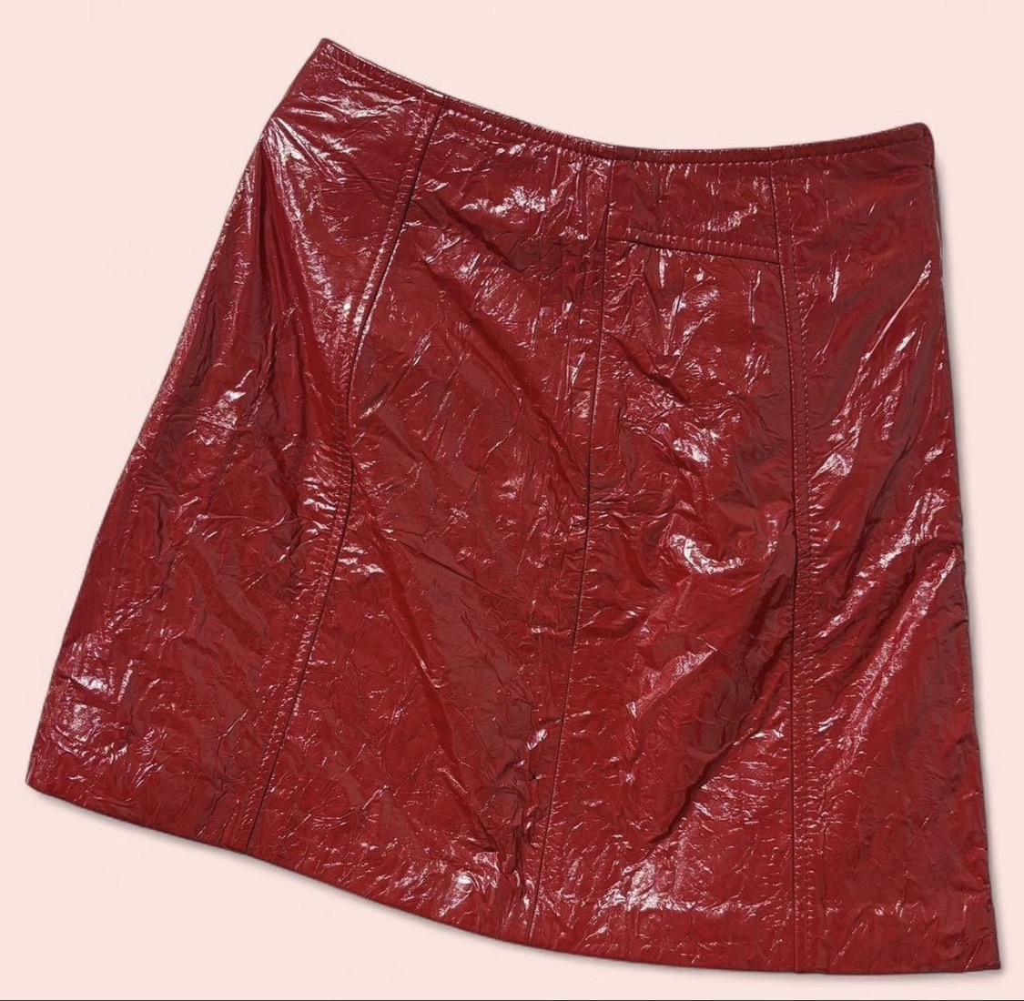 חצאית מיני אדומה Bershka – ברשקה יד שנייה בנמיז - Nemyz