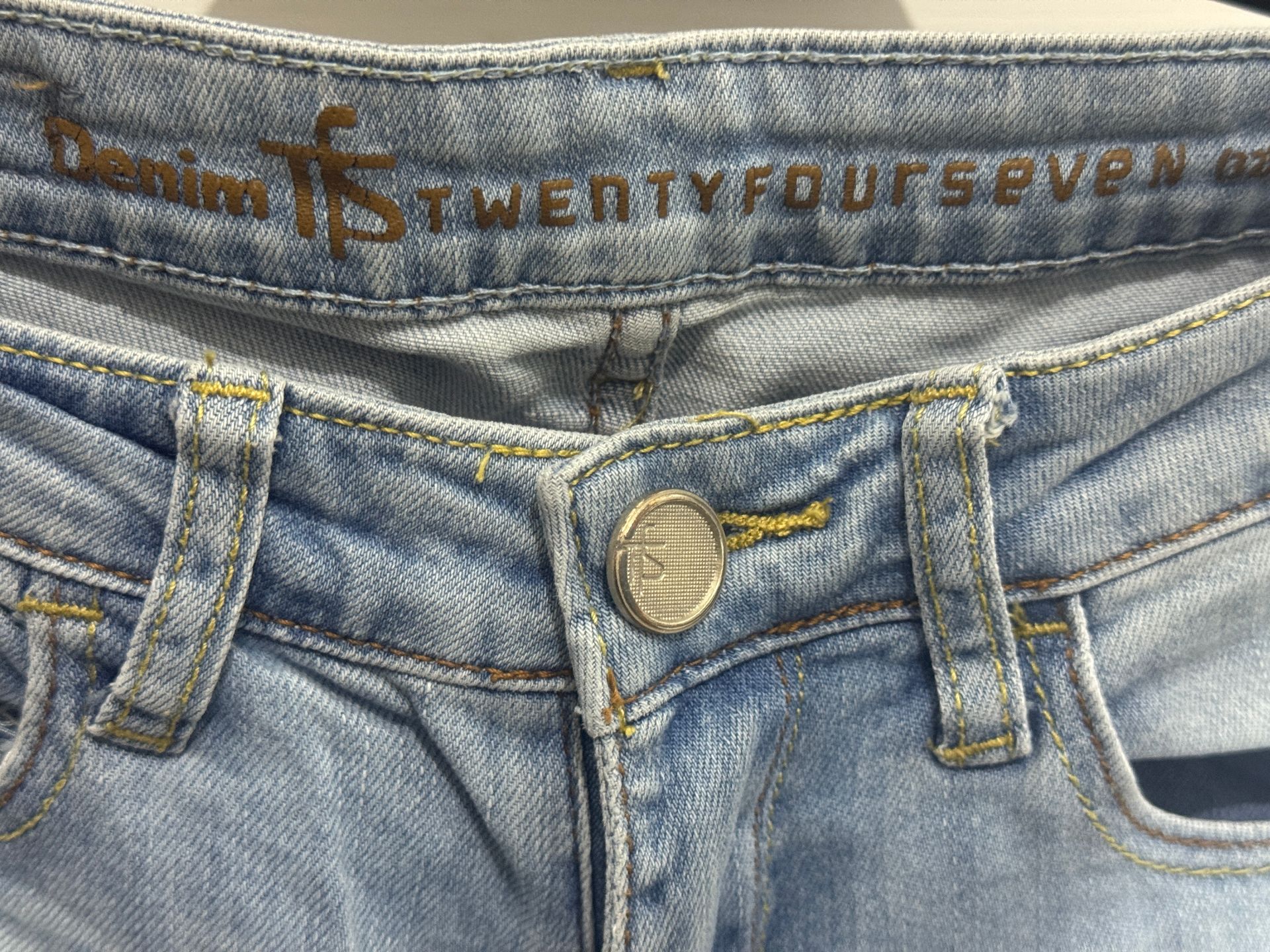 סקיני בהיר Twenty four seven יד שנייה בנמיז - Nemyz