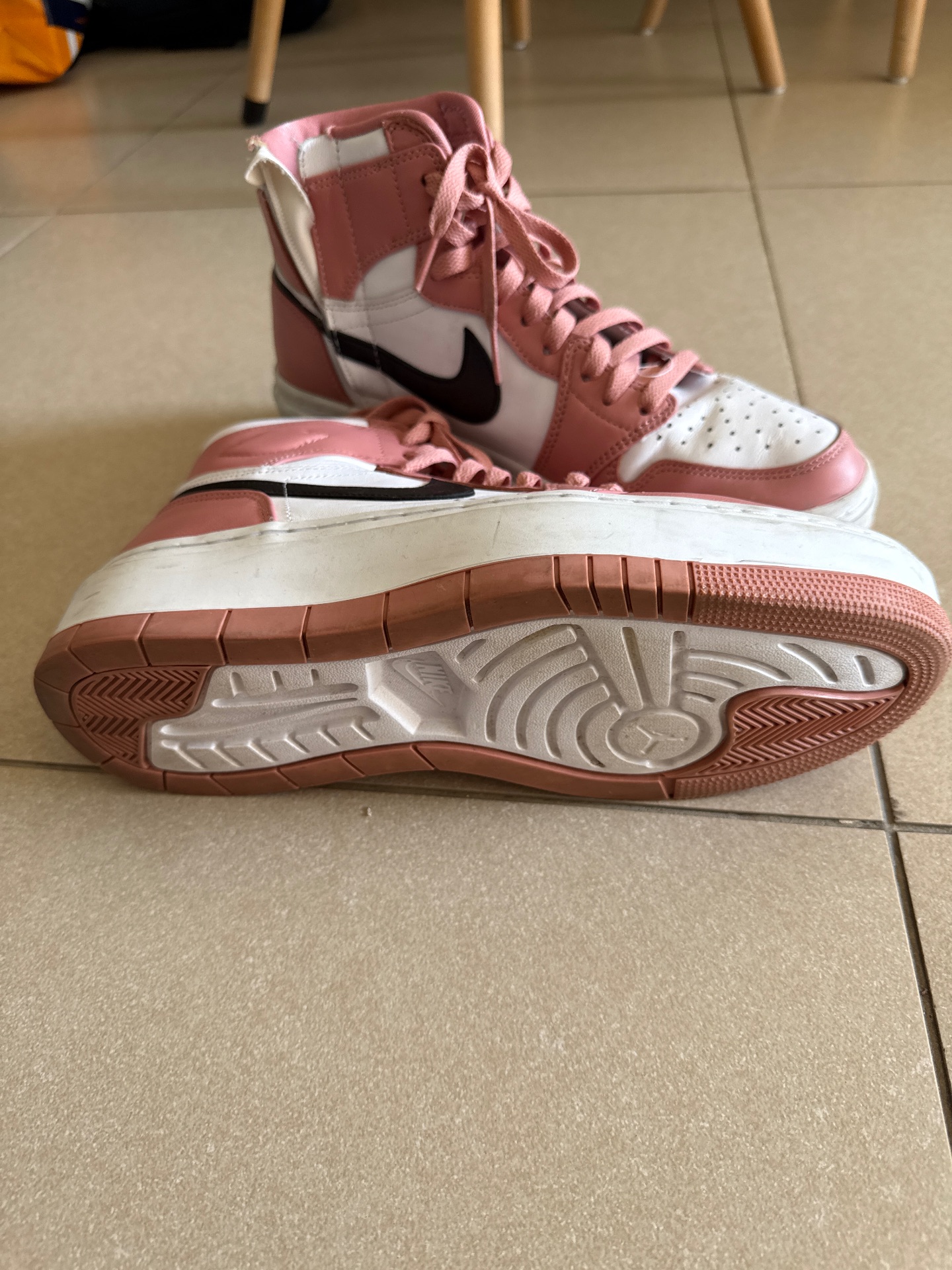 אייר ג׳ורדנס נשים Nike - נייקי יד שנייה בנמיז - Nemyz
