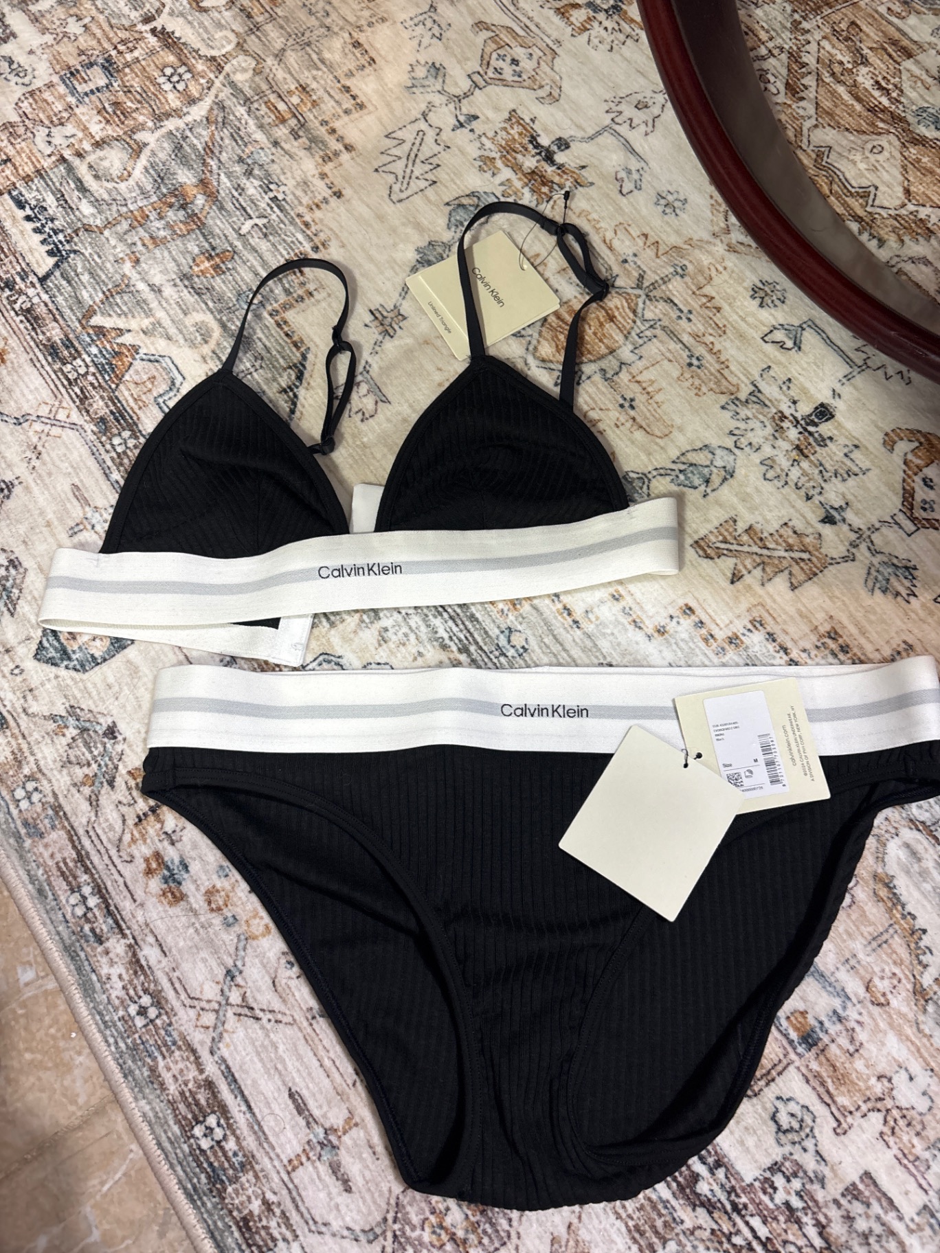 סט חזייה ותחתון M Calvin Klein – קלווין קליין יד שנייה בנמיז - Nemyz
