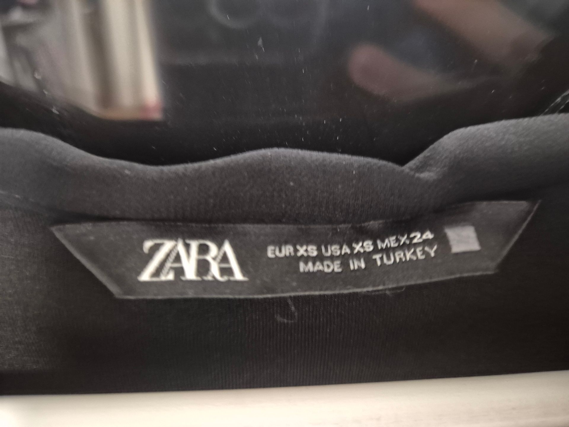 שמלת וולן שחורה זארה Zara - זארה יד שנייה בנמיז - Nemyz