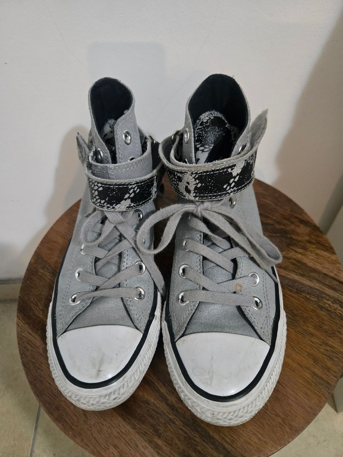אולסטארס עור גבוה אפ Converse (All-Star) – קונברס (אול-סטאר) יד שנייה בנמיז - Nemyz