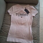 חולצה baby tee Tommy Hilfiger - טומי הילפיגר יד שנייה בנמיז - Nemyz