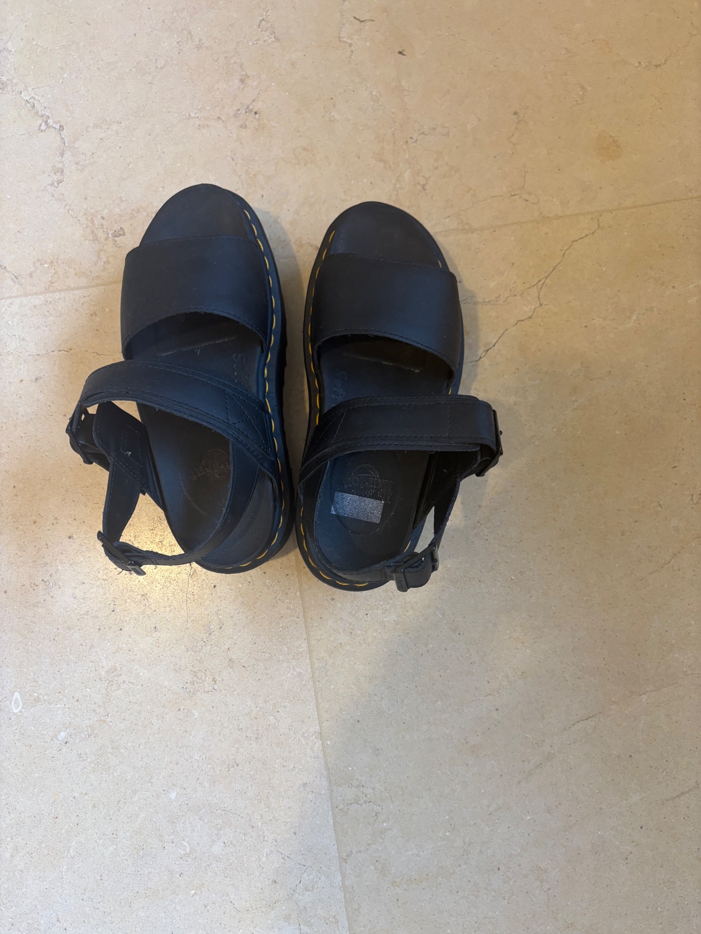 סנדלים ד״ר מרטינס Dr. Martens - ד"ר מרטינס יד שנייה בנמיז - Nemyz