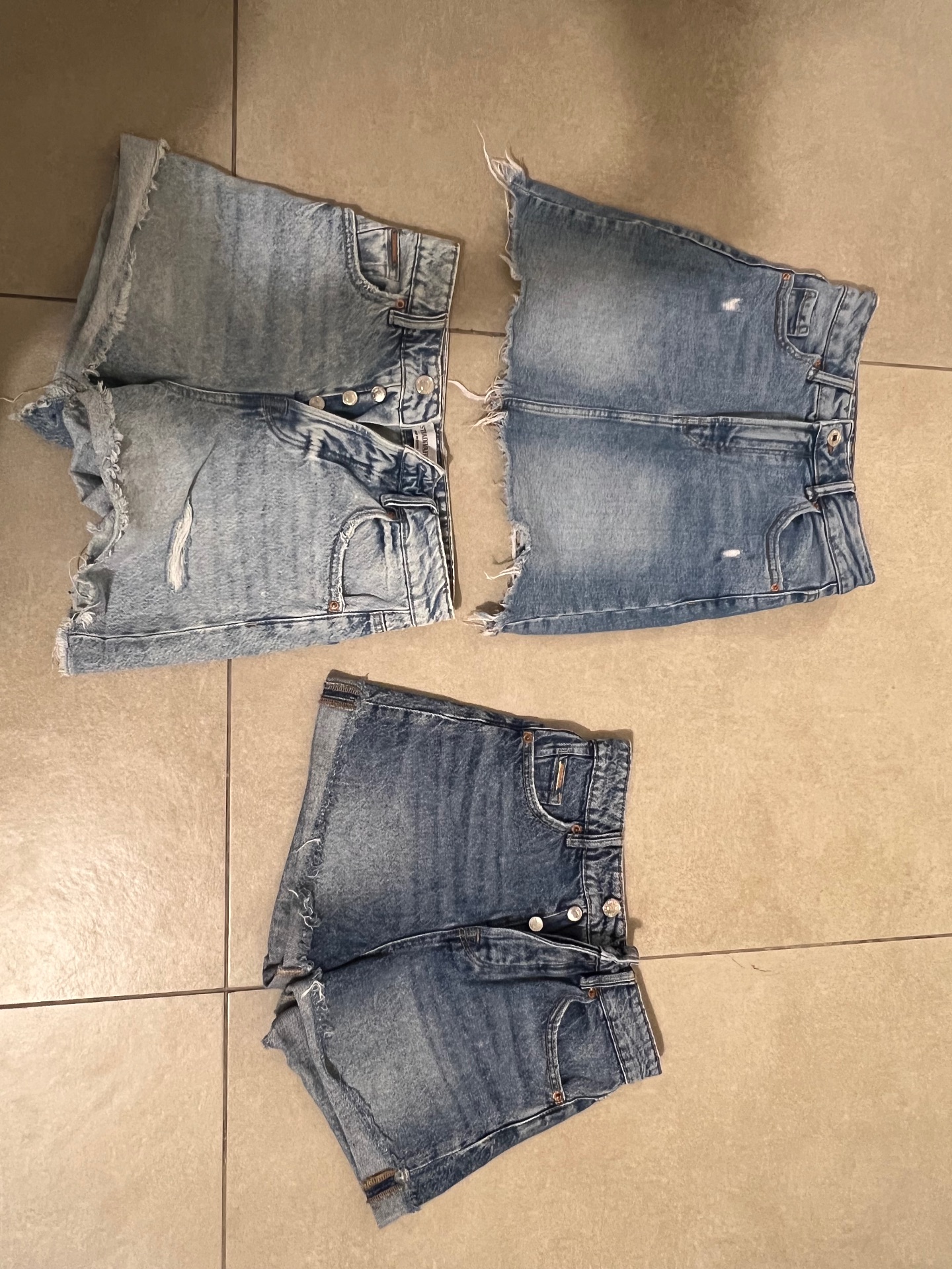 ג׳ינסים קצרים וחצאית Bershka – ברשקה יד שנייה בנמיז - Nemyz