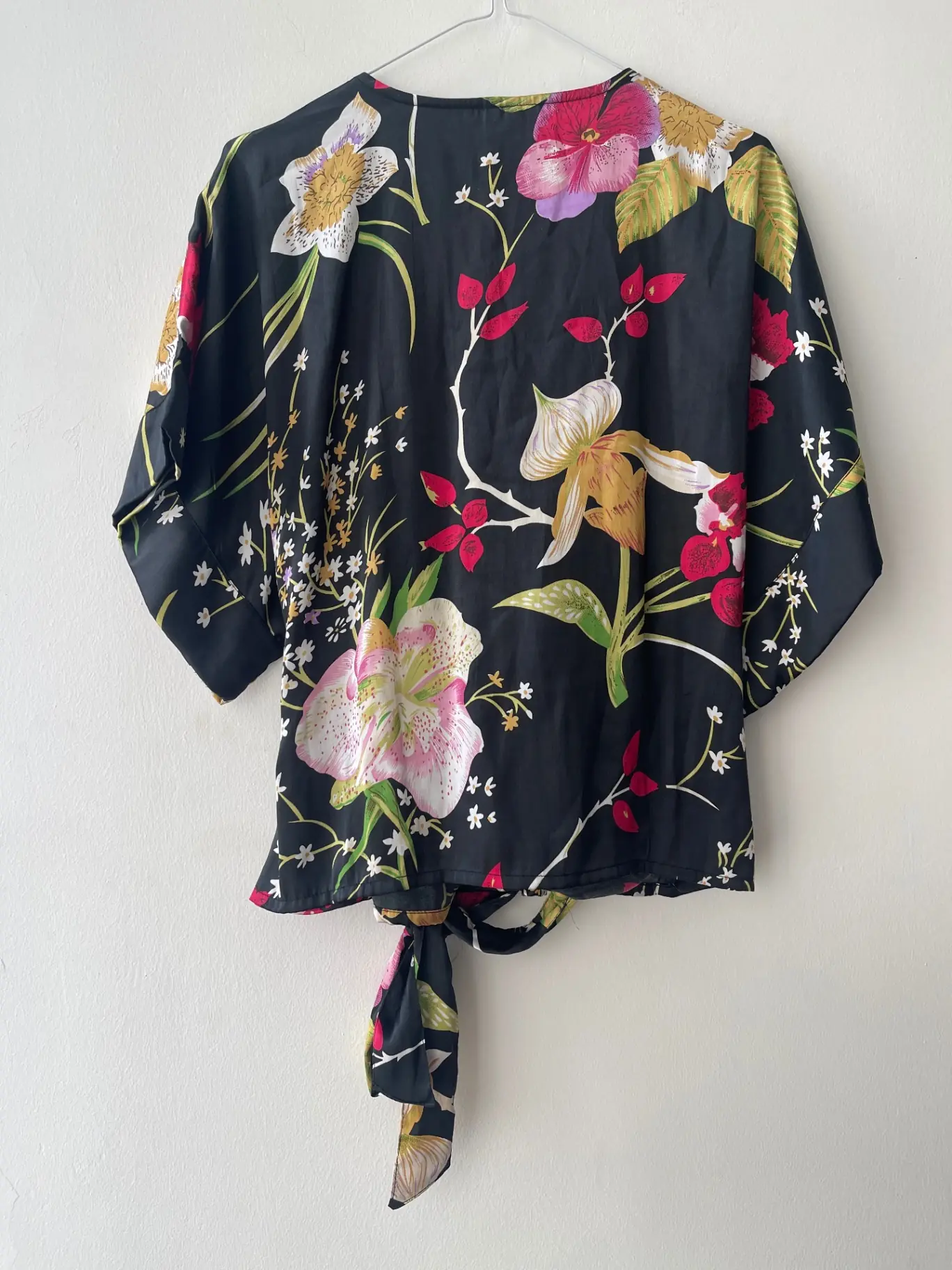 חולצת קמונו מעטפת Vero Moda – ורו מודה יד שנייה בנמיז - Nemyz