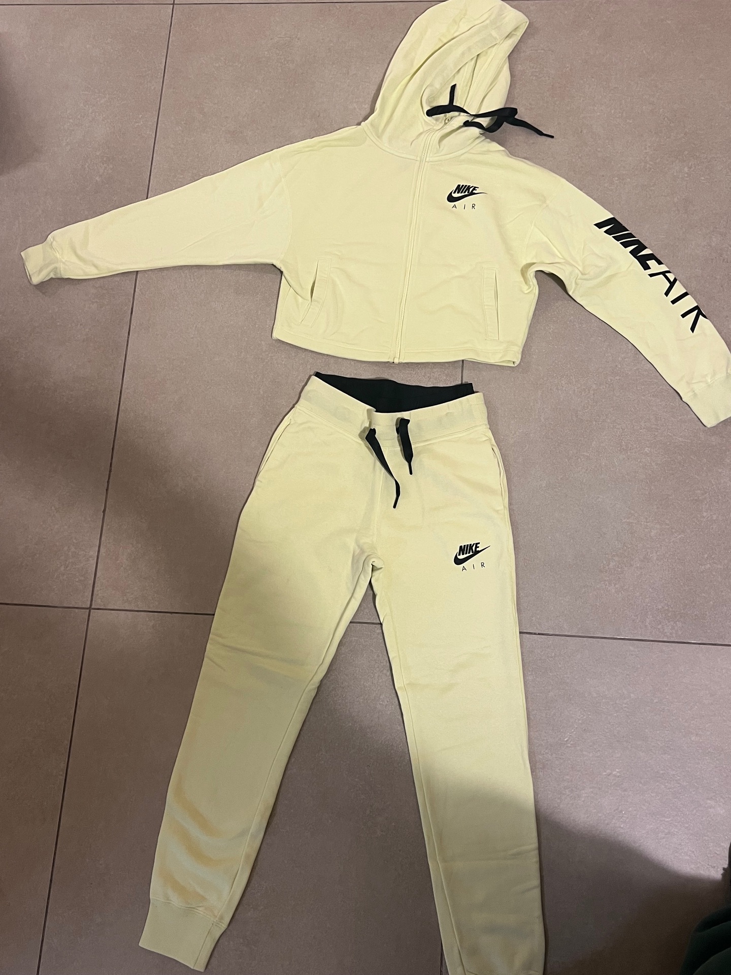 חליפת נייק Nike - נייקי יד שנייה בנמיז - Nemyz