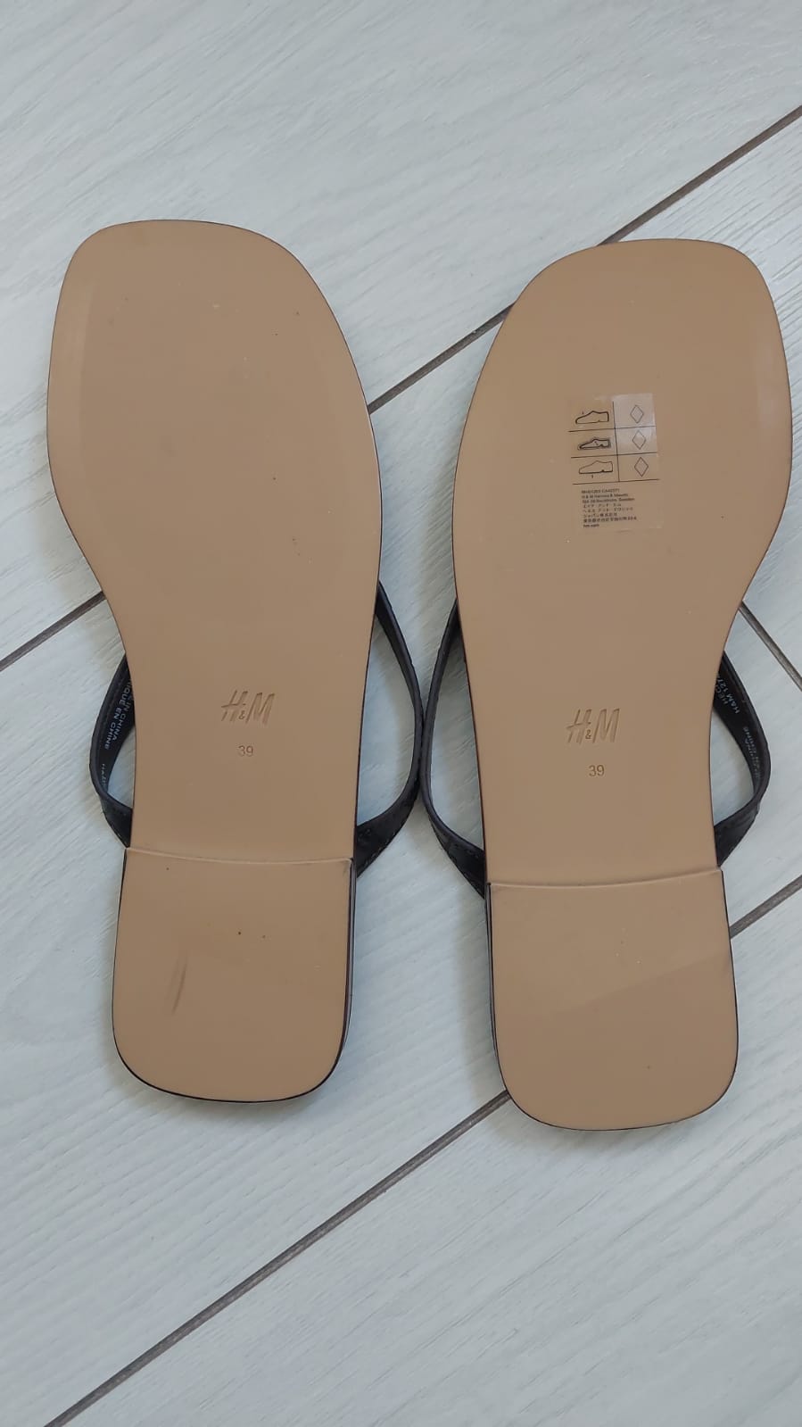 כפכפי אצבע חום כהה H&M - אייץ' אנד אם יד שנייה בנמיז - Nemyz