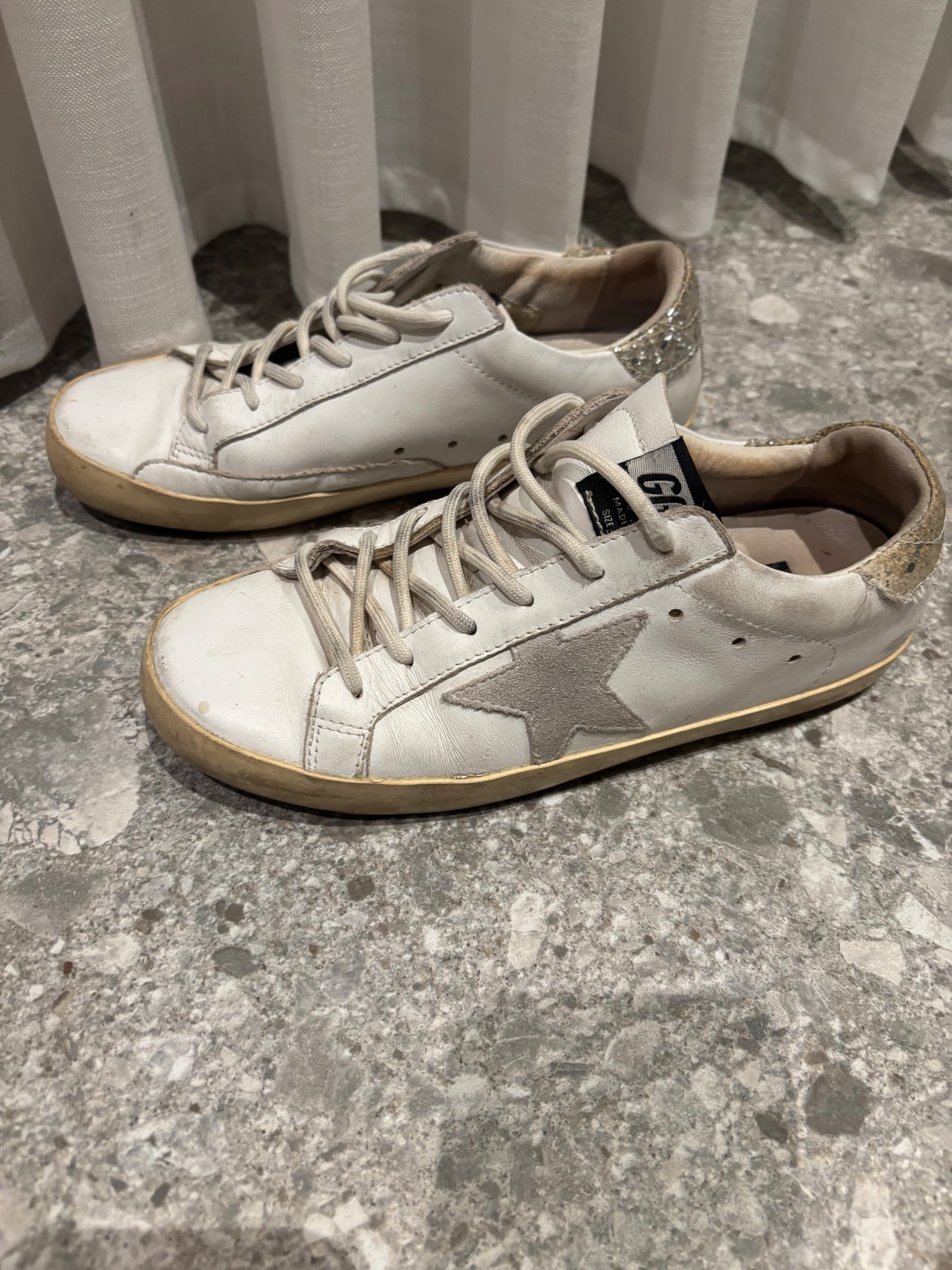 נעליים של גולדן גוס Golden Goose - גולדן גוס יד שנייה בנמיז - Nemyz