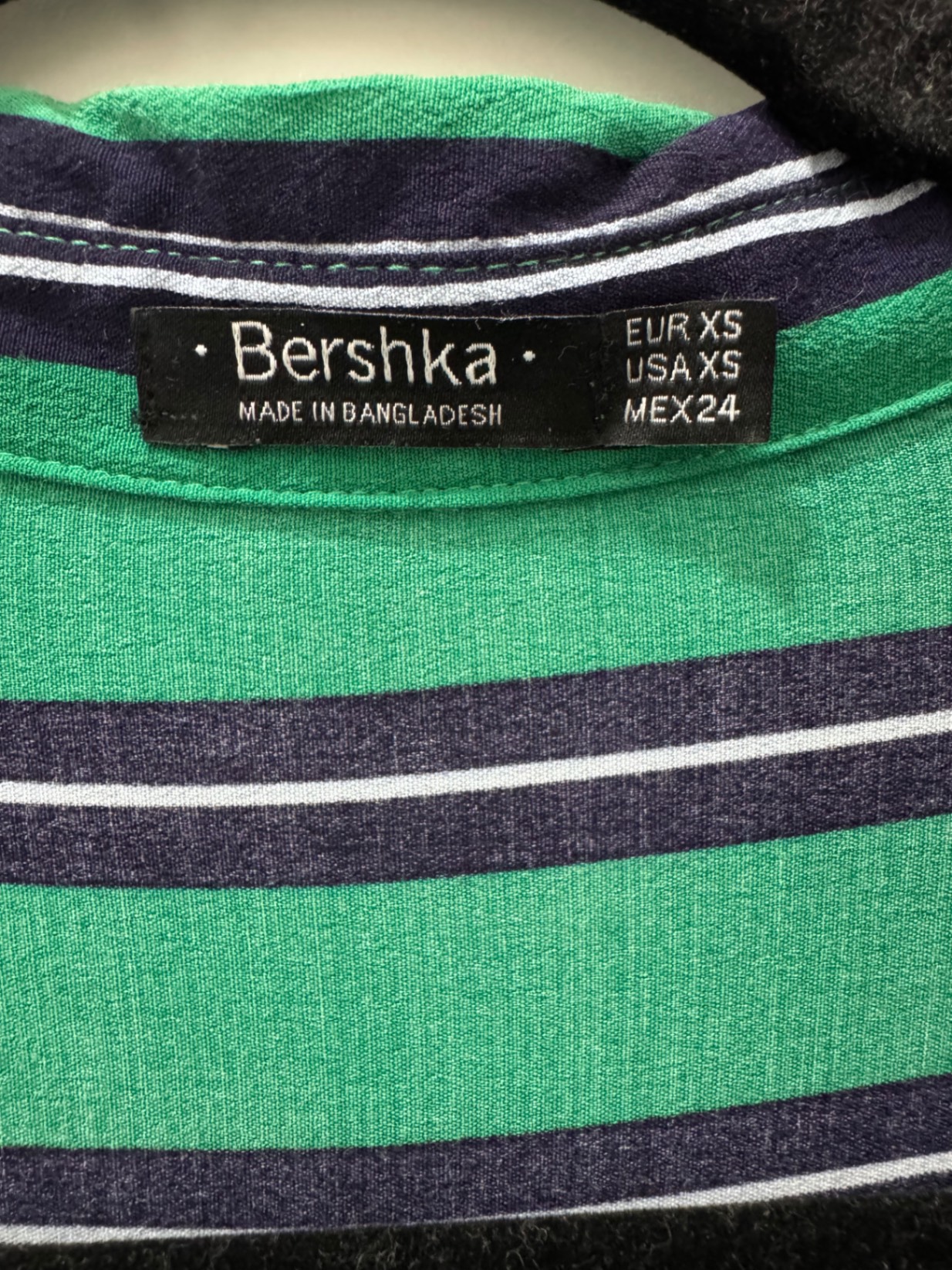 חולצה מכופתרת ברשקה Bershka – ברשקה יד שנייה בנמיז - Nemyz
