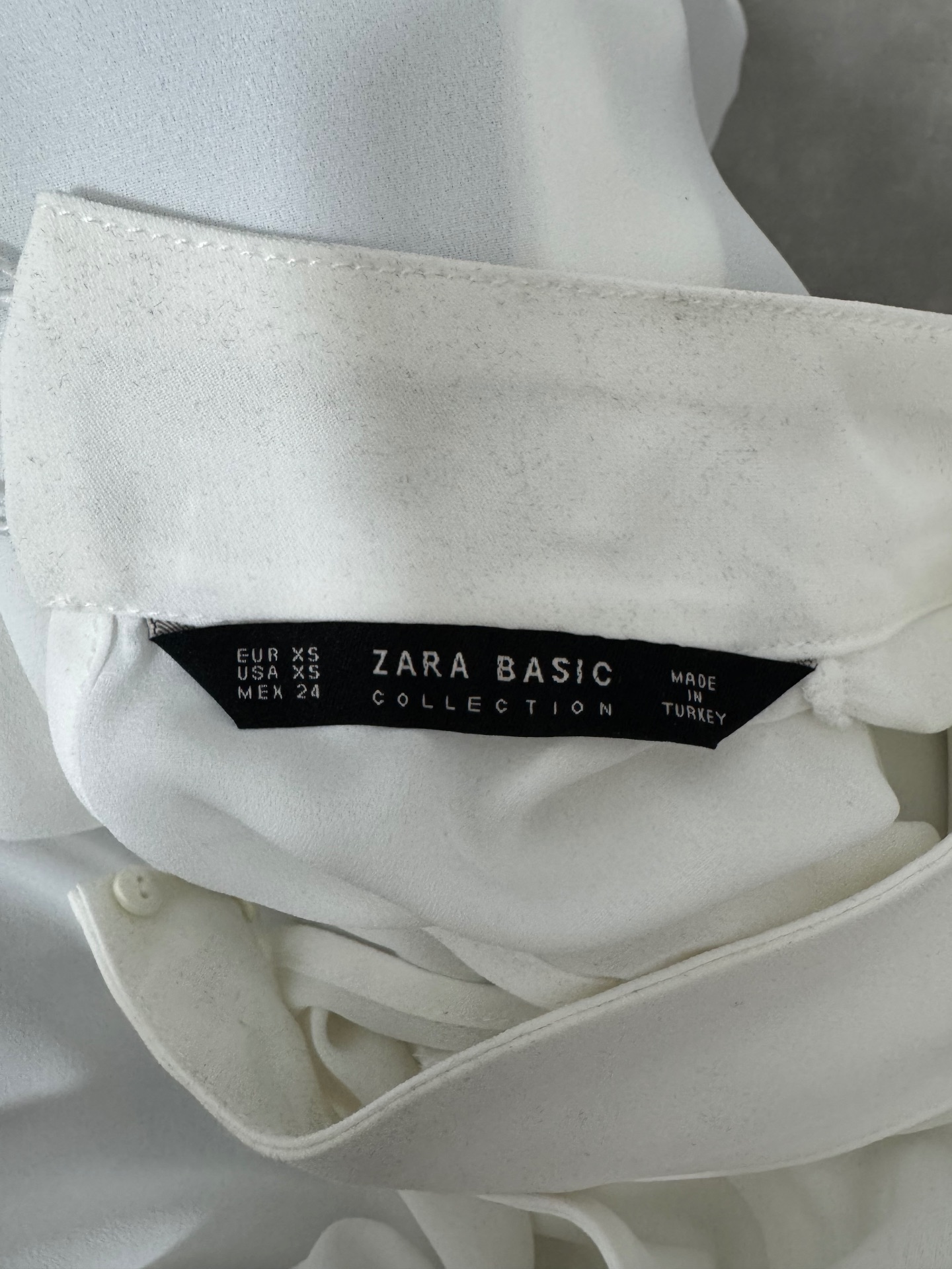 גופיה מחויטת זארה Zara - זארה יד שנייה בנמיז - Nemyz
