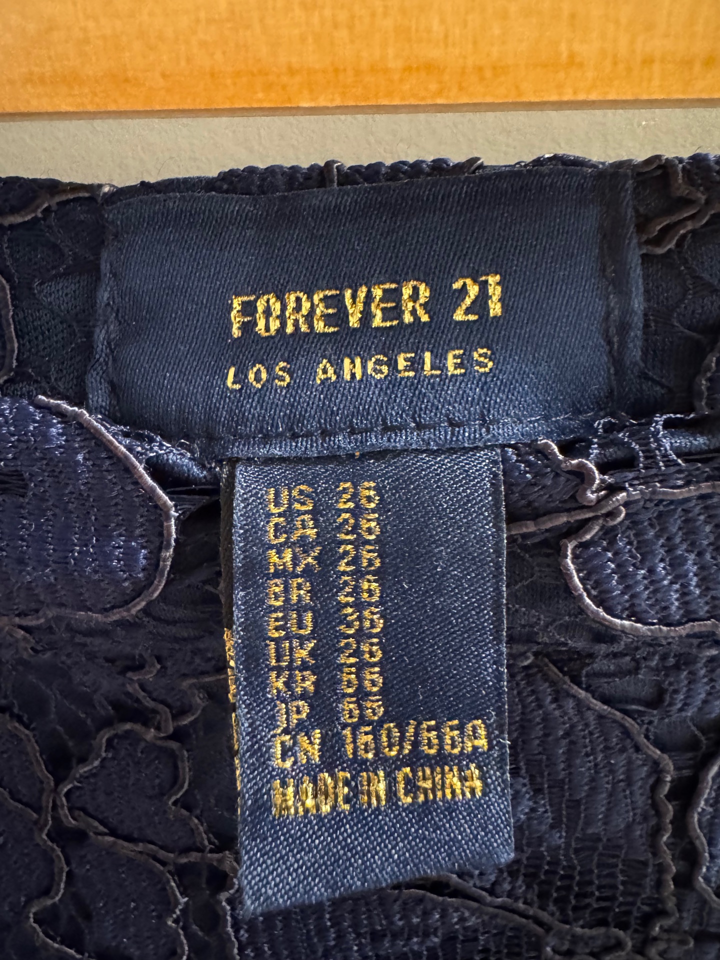 חצאית מיני תחרה Forever 21 - פוראבר 21 יד שנייה בנמיז - Nemyz