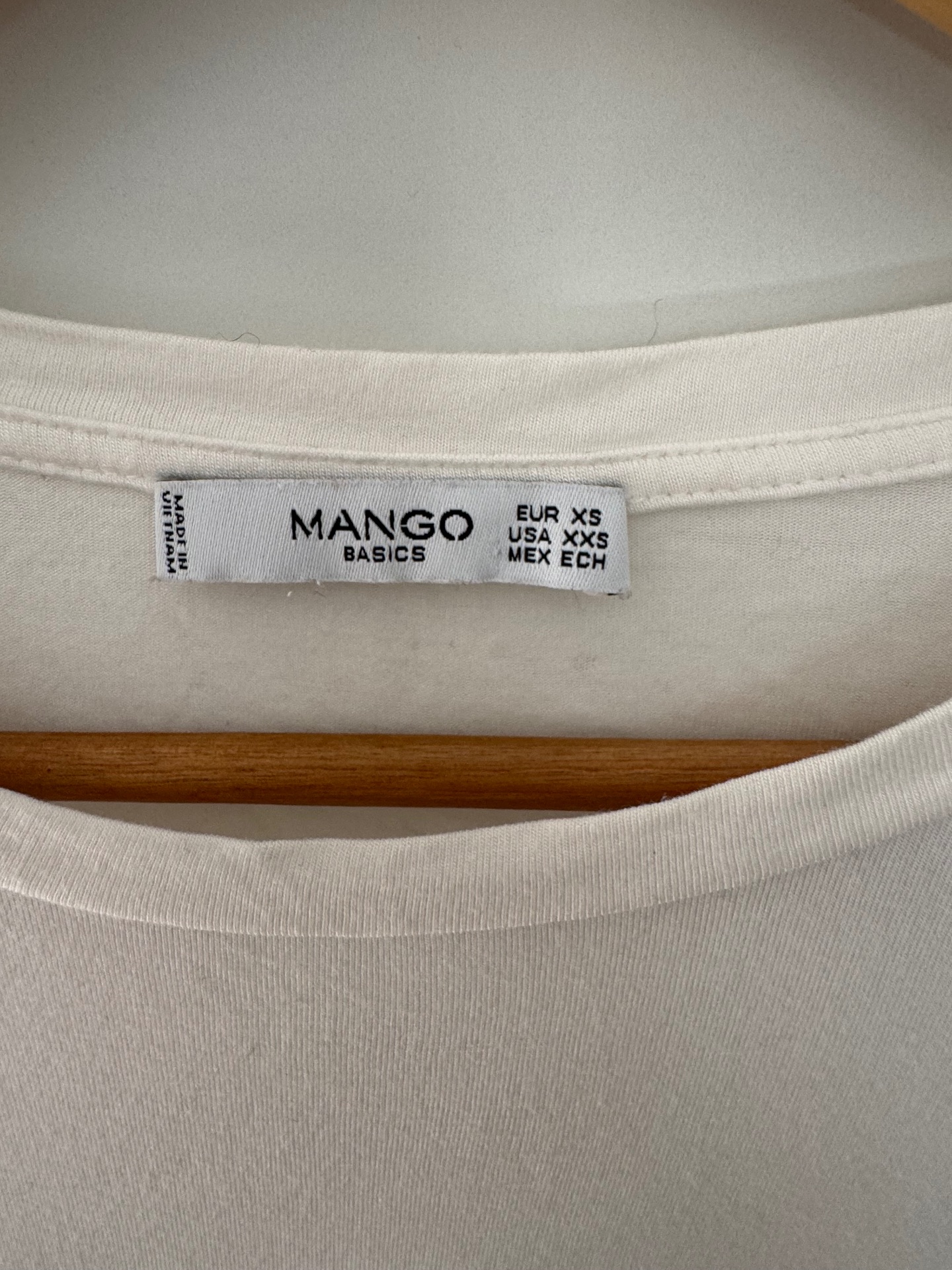 טישרט לבנה מנגו Mango - מנגו יד שנייה בנמיז - Nemyz