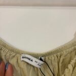 גופיה ירוקה בהירה Bershka – ברשקה יד שנייה בנמיז - Nemyz