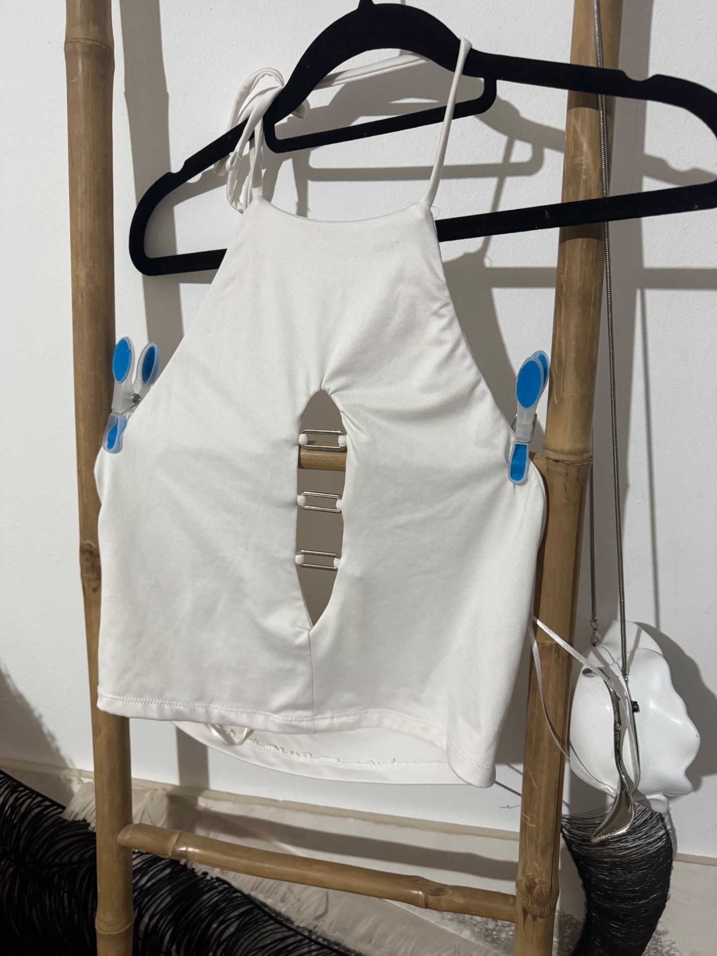 חולצה לבנה ברשקה Bershka – ברשקה יד שנייה בנמיז - Nemyz