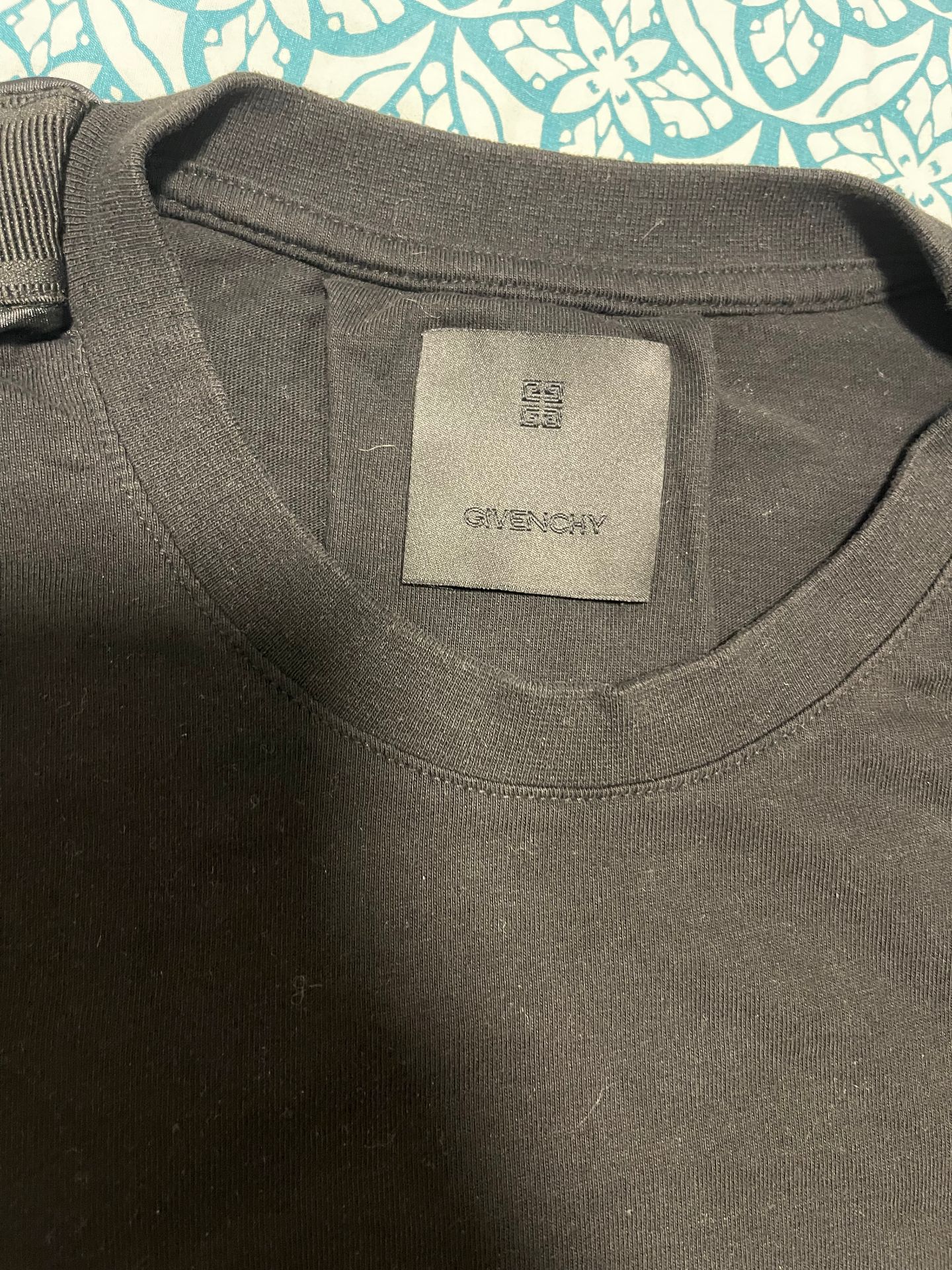Givenchy Men’s Tee Givenchy יד שנייה בנמיז - Nemyz