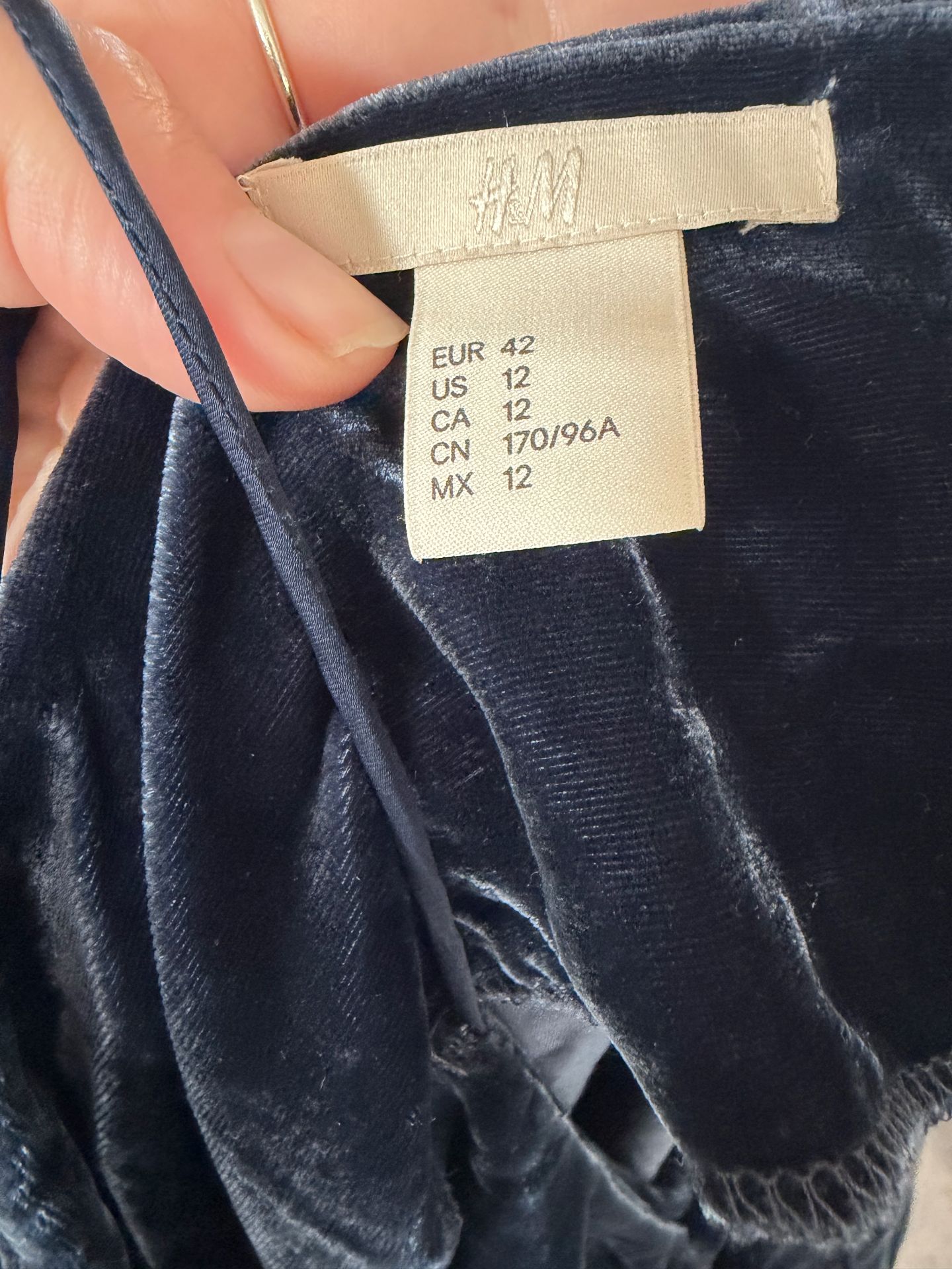 שמלת קטיפה h&m H&M - אייץ' אנד אם יד שנייה בנמיז - Nemyz