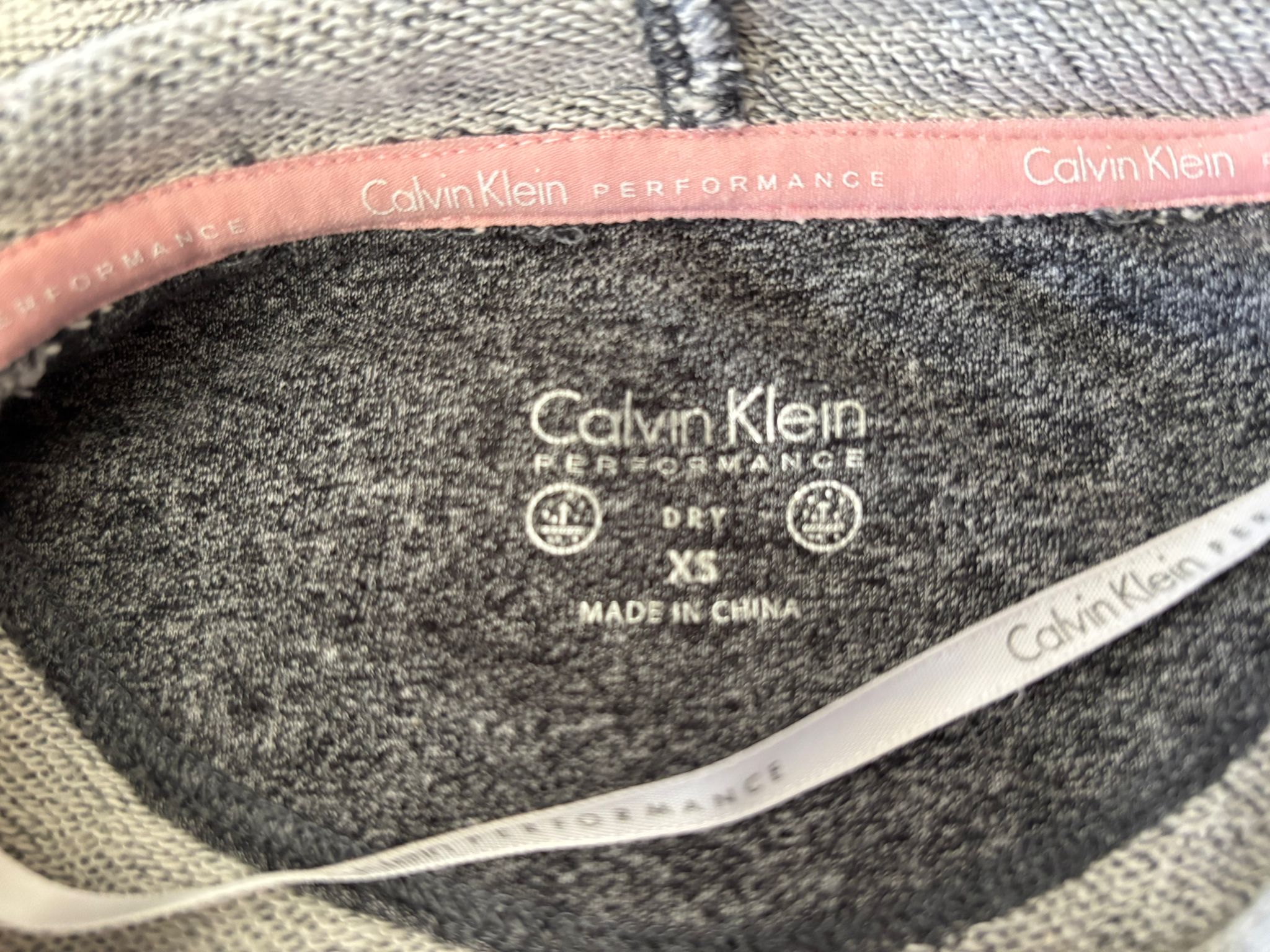 עליונית Calvin Klein Calvin Klein – קלווין קליין יד שנייה בנמיז - Nemyz