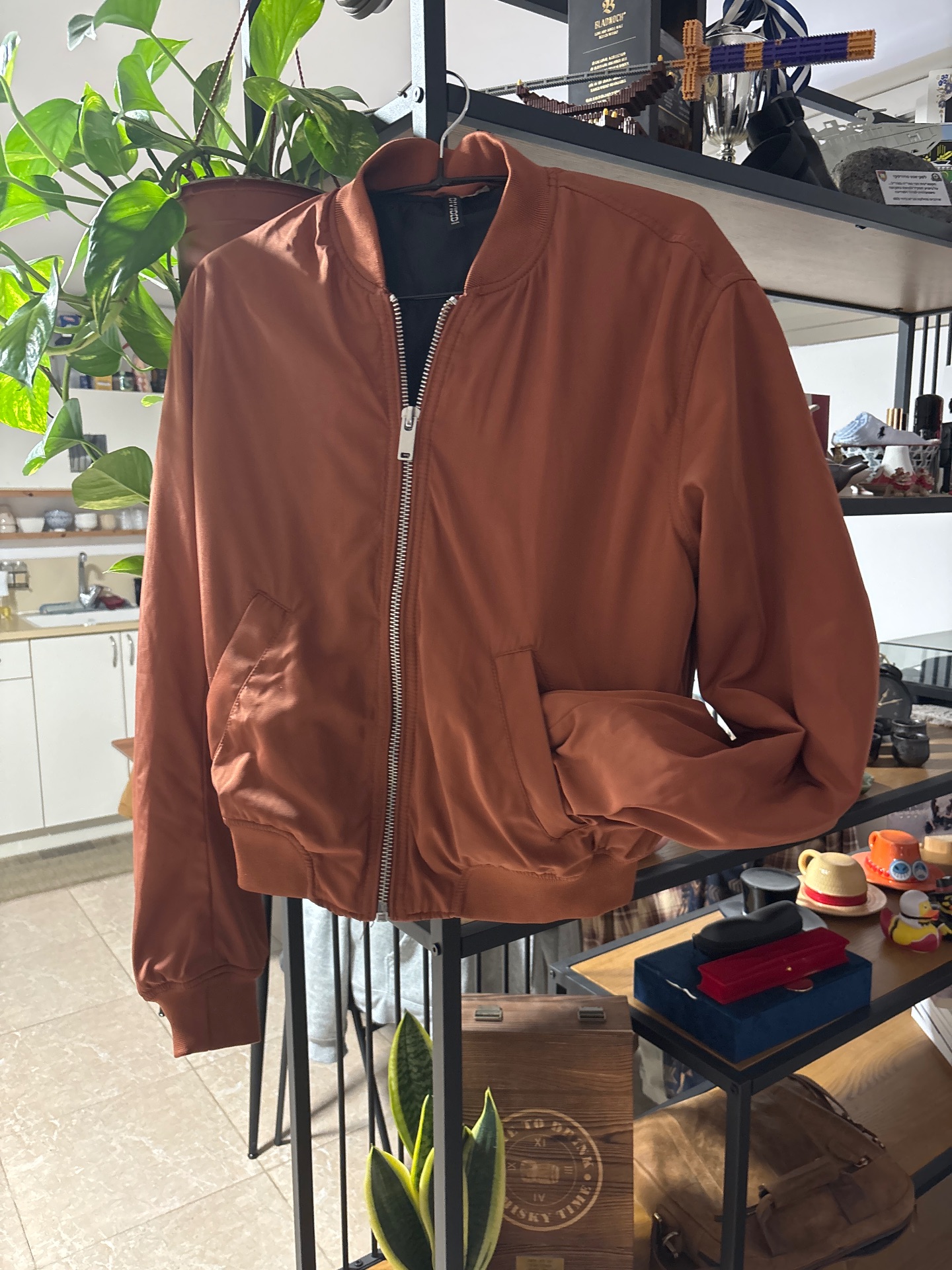 ג׳קט מדהים חמרה S H&M - אייץ' אנד אם יד שנייה בנמיז - Nemyz
