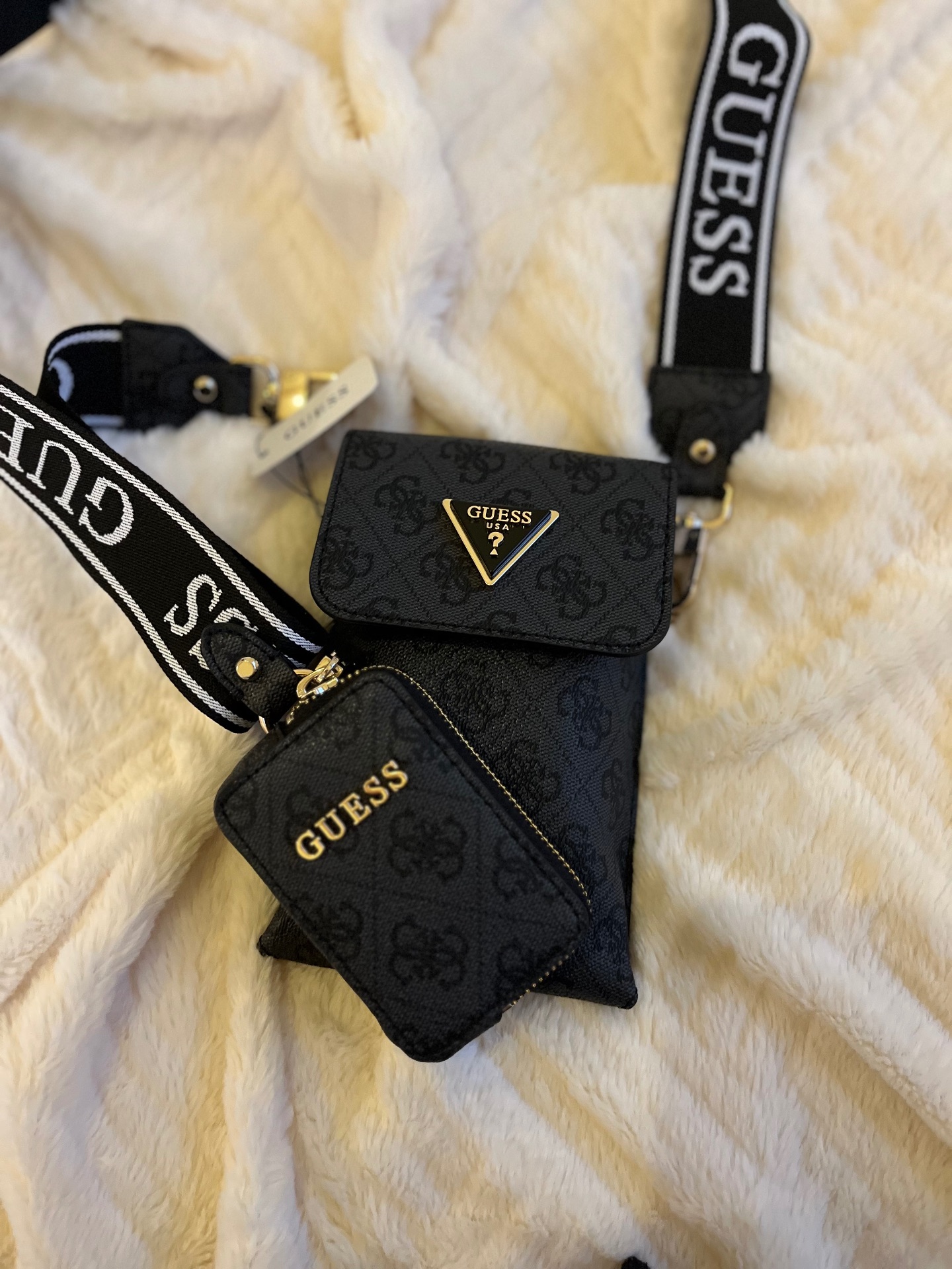 תיק צד Guess - גס יד שנייה בנמיז - Nemyz