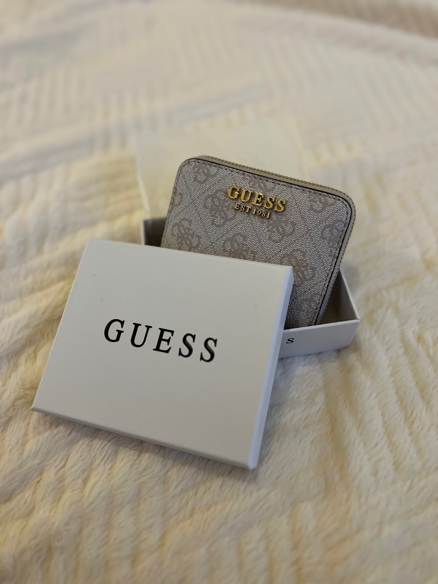 ארנק guess Guess - גס יד שנייה בנמיז - Nemyz