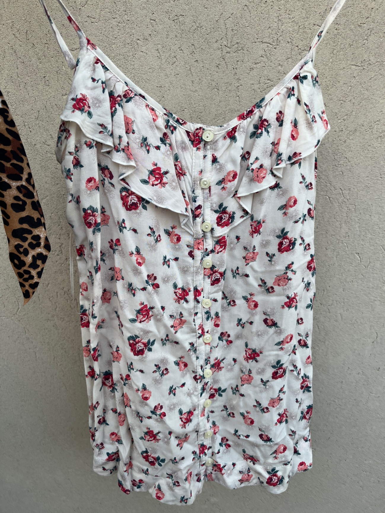 גופיה פרחונית🌸 Bershka – ברשקה יד שנייה בנמיז - Nemyz