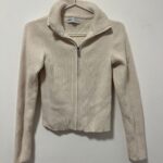 חולצת סריג ריב שמנת Bershka – ברשקה יד שנייה בנמיז - Nemyz